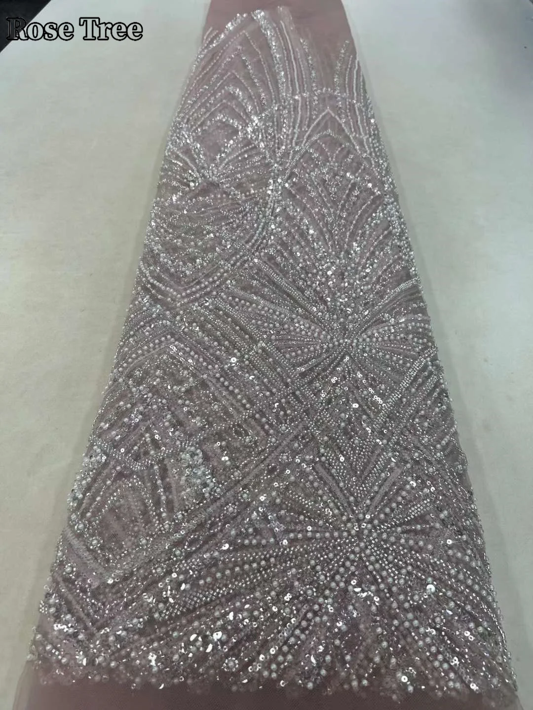 Рисунок 3 - Африканская кружевная ткань с вышивкой 5 ярдов