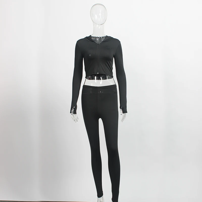 Костюм женский из двух предметов с капюшоном на молнии длинным рукавом