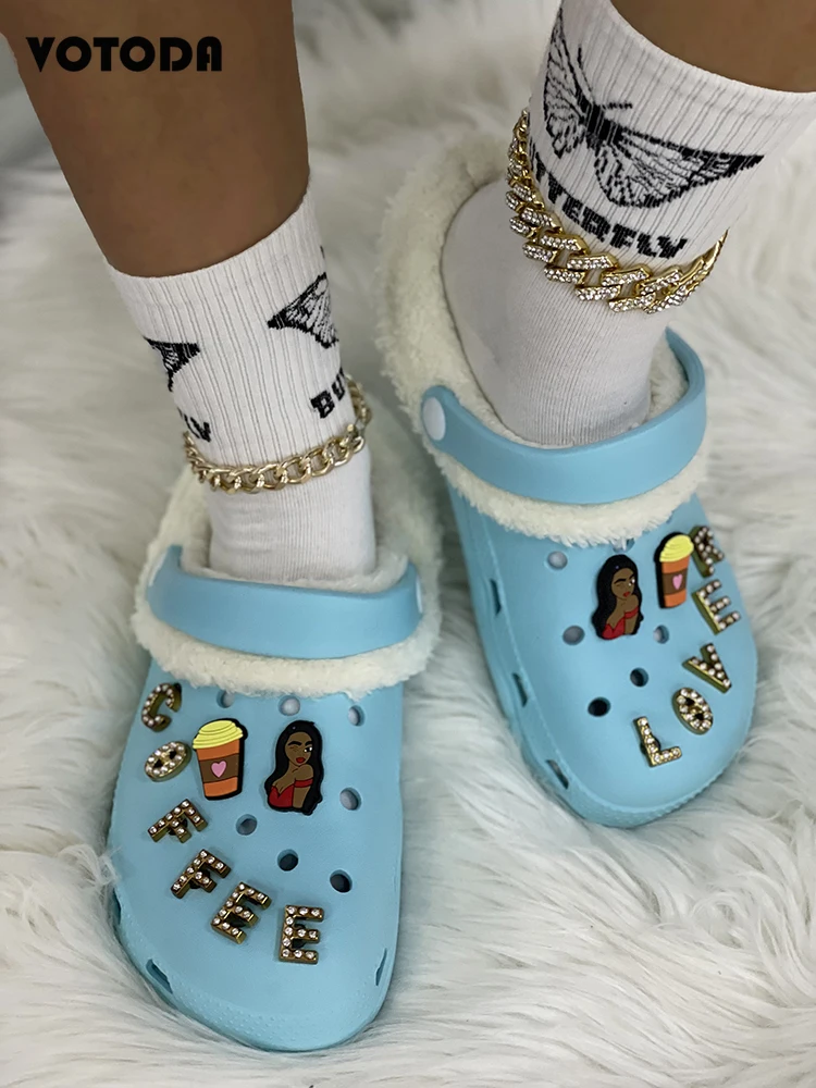 2021 Winter New Plush Sandals Women Furry Cute Cartoon Hole Shoes Platform Warm Clogs Rhinestone High-heel Slipper Garden Slides