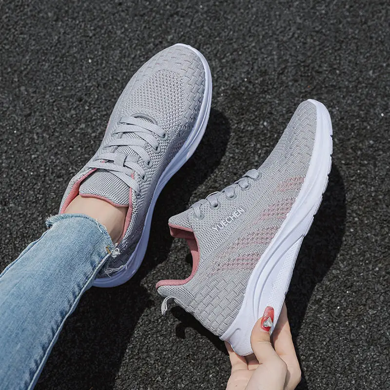 New Sports Shoes Women Flying Weave Mesh Breathable Casual Running Shoes Soft Sole Ultra Light Anti slip Versatile Travel Shoes