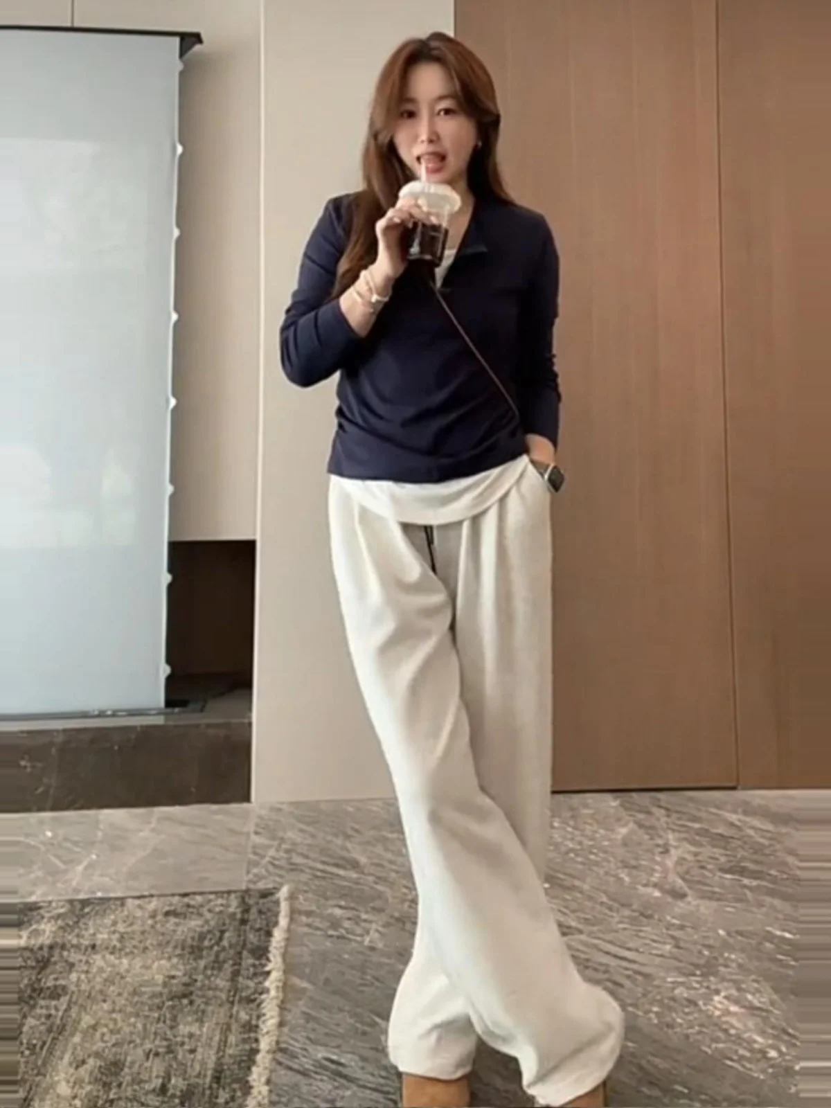 Многослойная футболка больших размеров с плечами женская весенне-осенняя