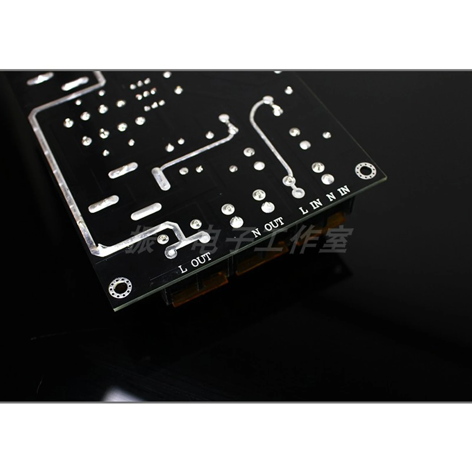 Усилитель мощности EMI Фильтрация плюс интегрированная плата плавного пуска