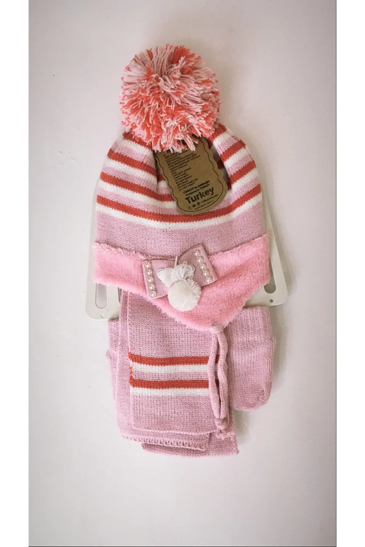 

Набор из шарфа, шапки и перчаток