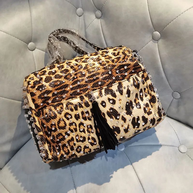 

Luxury Fashion Rivet Inlaid Women's Bag 2022 New Shoulder Messenger Bag Fashion Big Bag Wild Handbag Luxury Brand Designer Cc