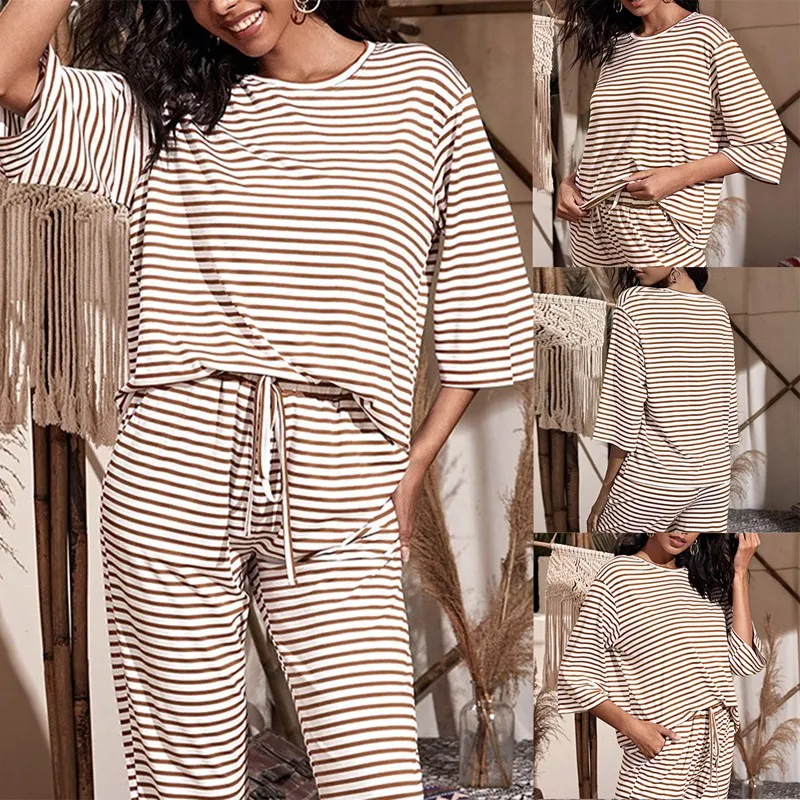 

Женская футболка в полоску с открытыми плечами и рукавом три четверти