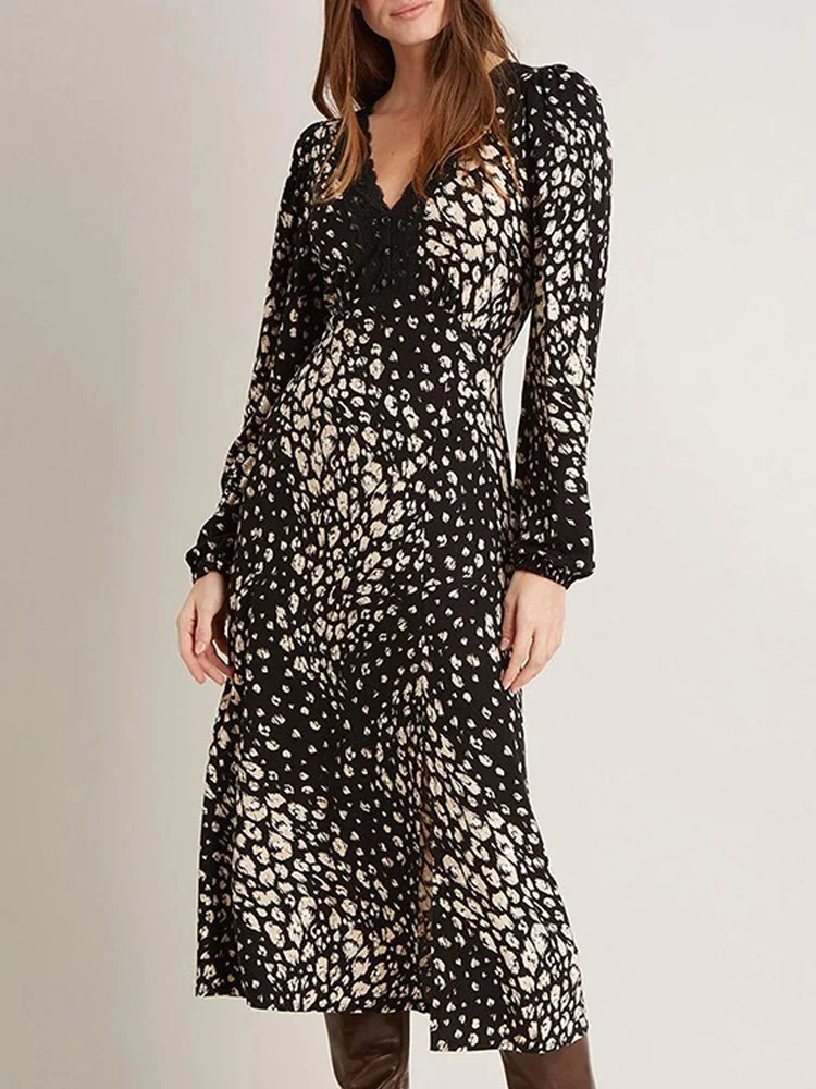 

Женское длинное платье-трапеция с цветочным принтом и разрезом