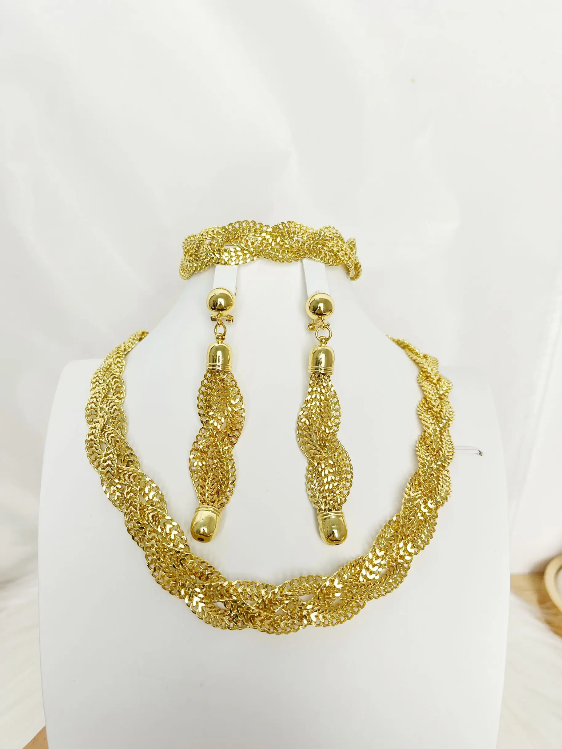 

Necklace Earrings Four-Piece Set of Gold Color Fashion Jewelry Ladies Wear Party Wedding Anniversary