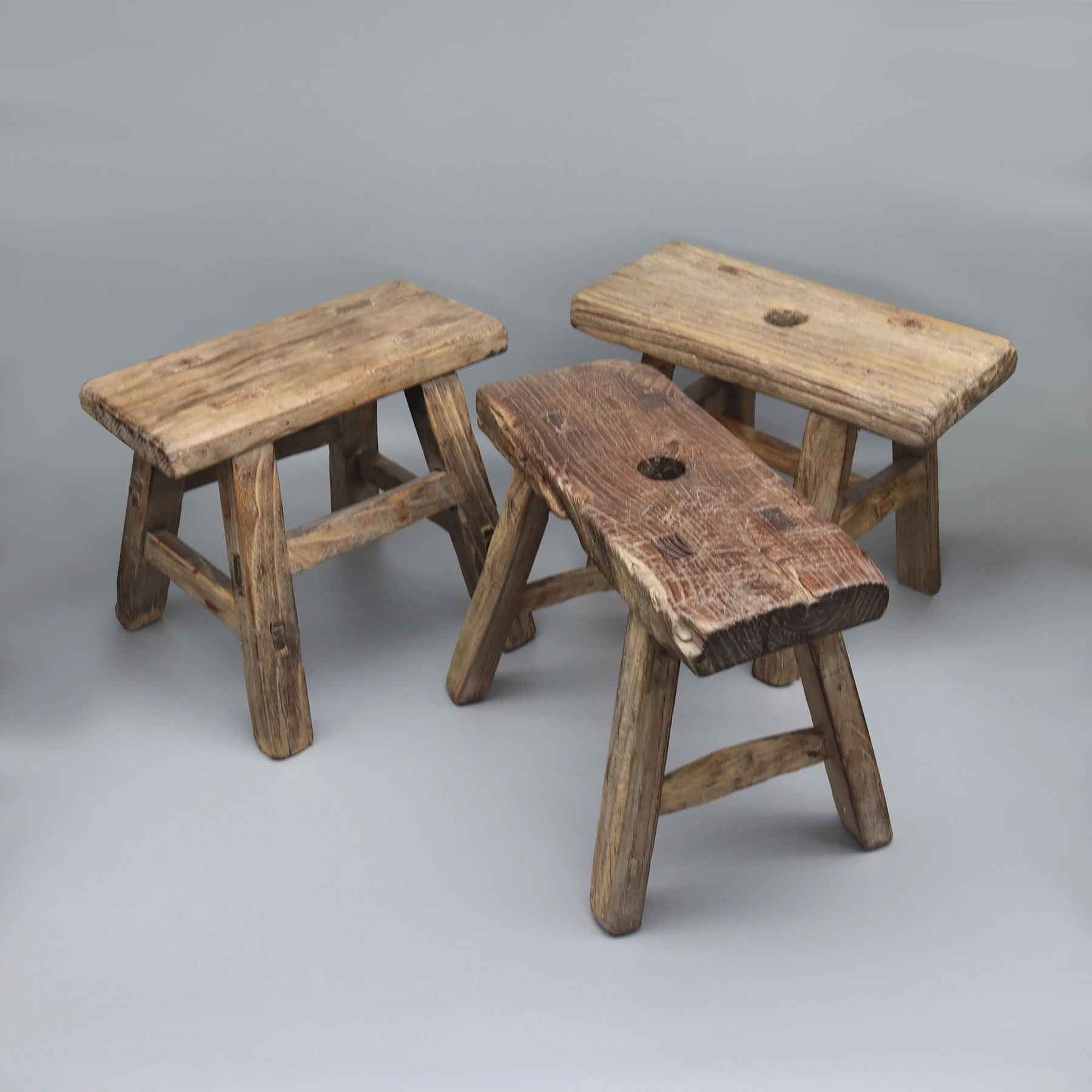 Деревянный пуфик