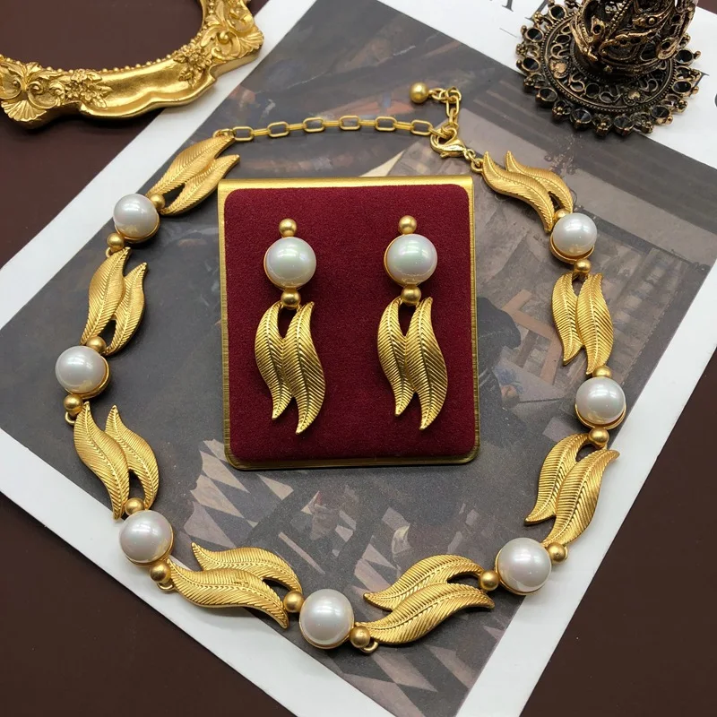 

European and American vintage necklace