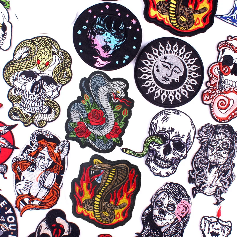 Термоклейкие нашивки Medusa с вышивкой Змея |