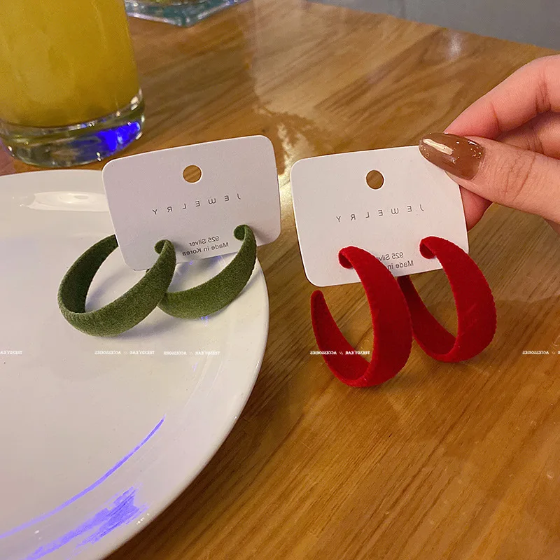 

Женские серьги из серебра S925 пробы, бархатные массивные круглые серьги на осень и зиму, модные персонализированные простые классические се...