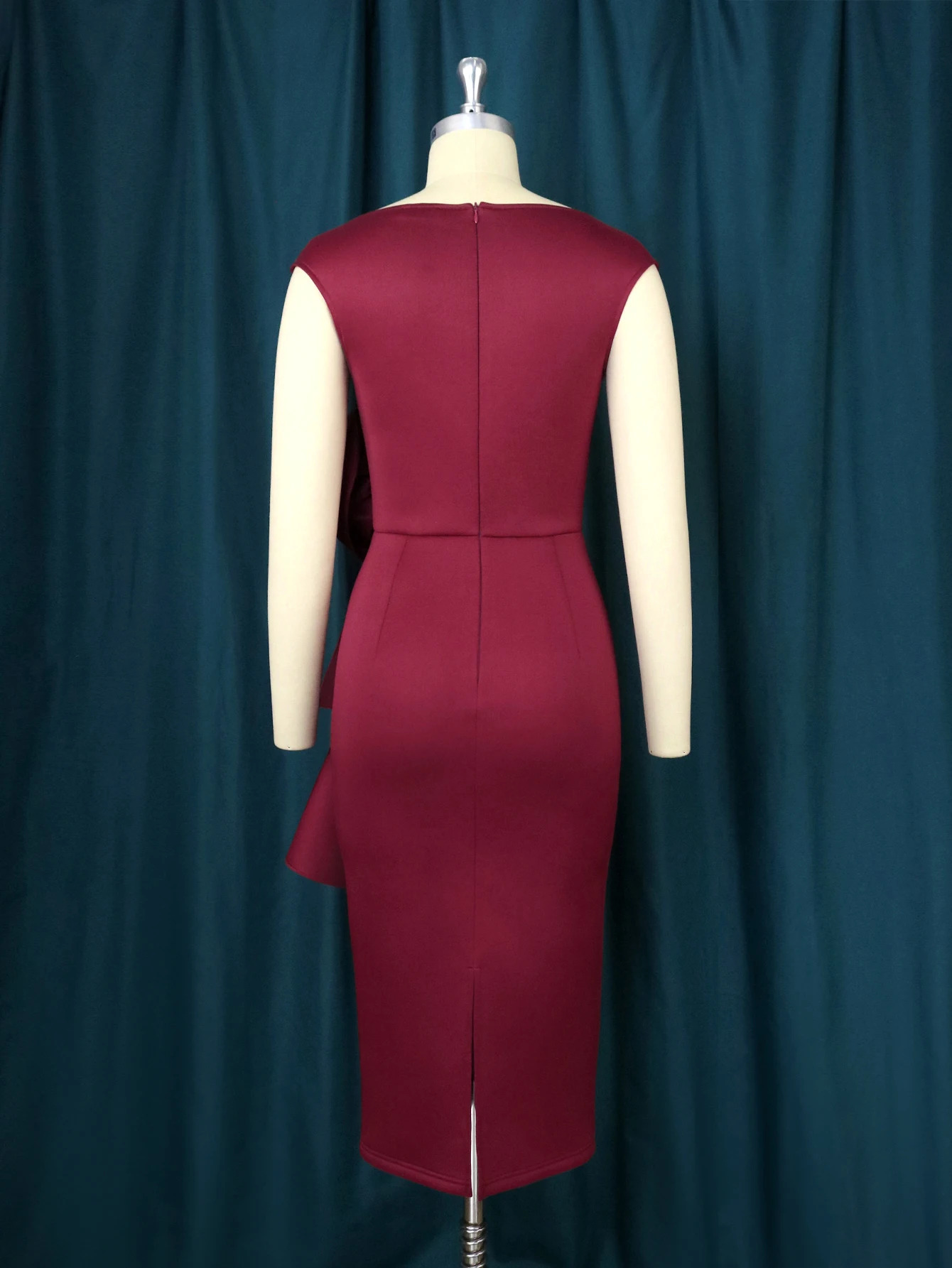 Платье женское бордовое с круглым вырезом без рукавов высокой талией