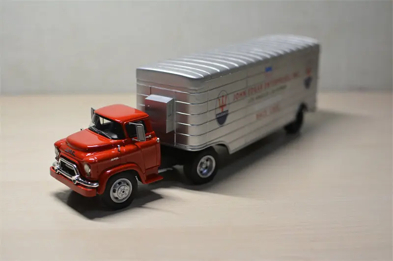 Фото Металлическая модель автомобиля Schuco 1:43 GMC Maserati Transporter №2
