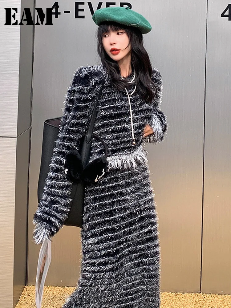 [EAM] Half-body Skirt Knitting Big Size Striped Two Pieces Suit New Round Neck Women Fashion Tide Spring Autumn 2023 1DF3987