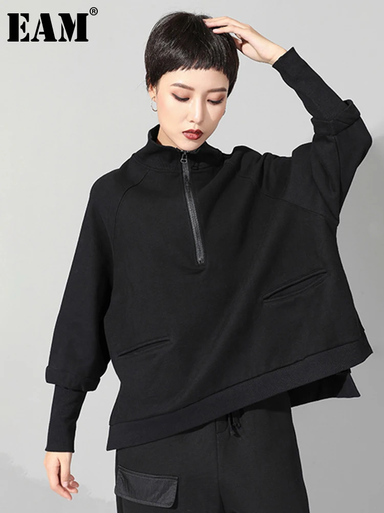 

[EAM] 2023 New Spring Autumn Stand Collar Long Sleeve Black Zipper Split Joint Big Size Sweatshirt Women Fashion Tide JQ021