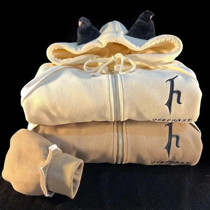 Рисунок 6 - Кардиган с капюшоном с кошачьими