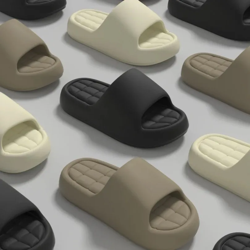 Фото Женские летние шлепанцы Cloud Slipper в клетку, пляжные нескользящие тапочки для дома, женские и мужские комнатные простые шлепанцы №4