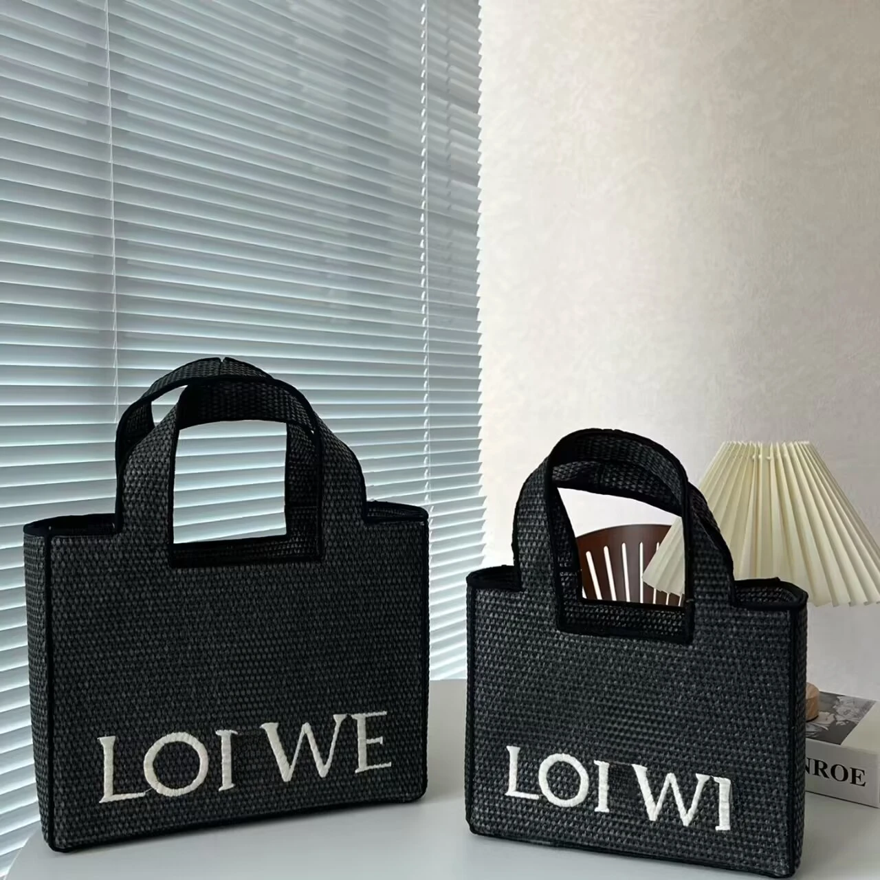 

Women's Shoulder Bag Embroidered Design Luxury Brand Grass Woven Handbag Beach Vacation Shopping Bag.