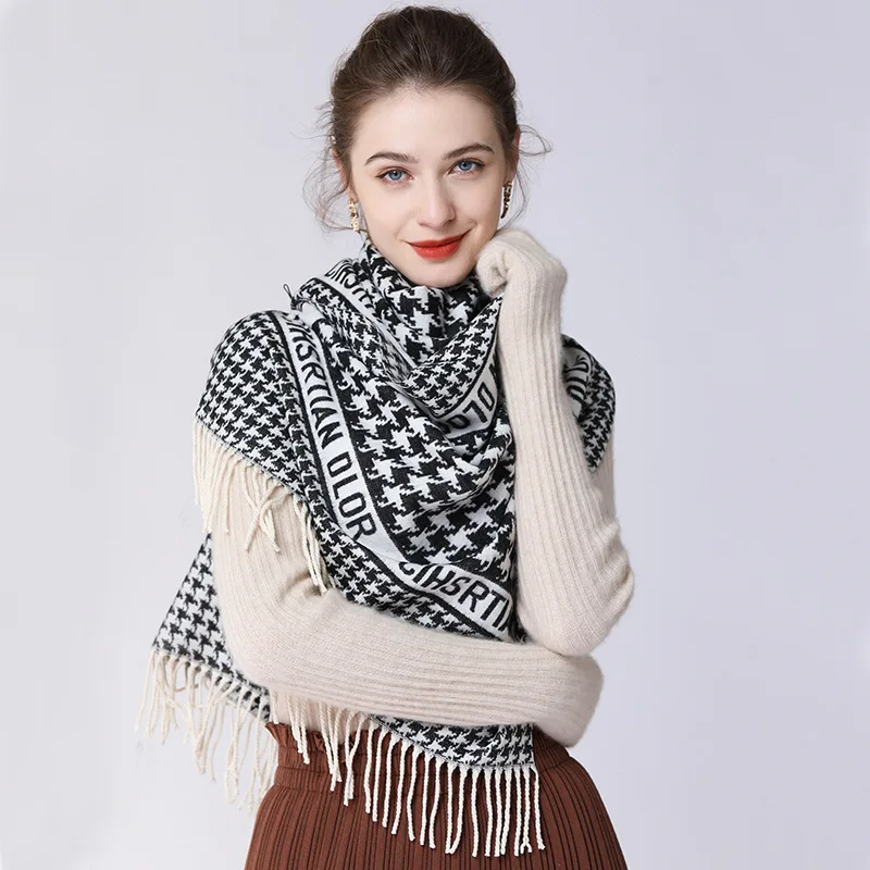 

Women's Winter Thickened Core-wrapped Scarf European and American Imitation Cashmere Plaid Warm Dual Use Shawls