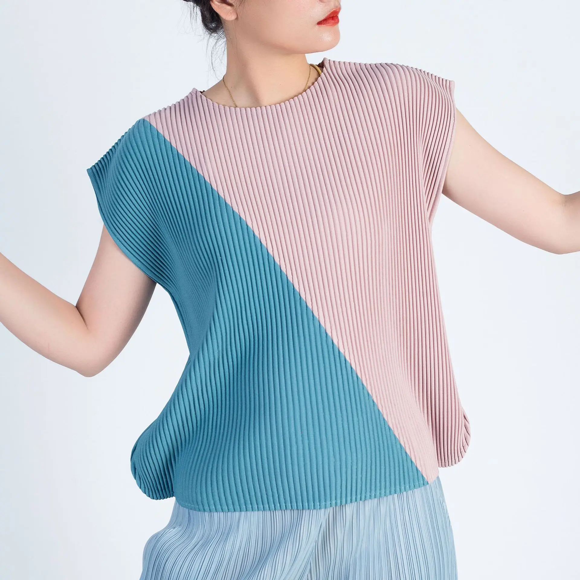 Miyake pleated top round neck pullover loose color matching temperament commuter short-sleeved t-shirt women's summer