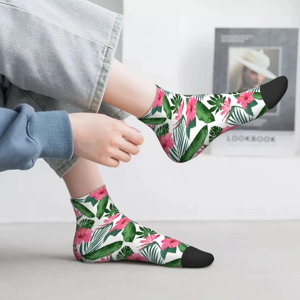 

Tropical Palm Leaves Socks Pink Hibiscus Flower Pattern Child Style Short Tubes Large Chemical Fiber Comfortable Trekking Socks