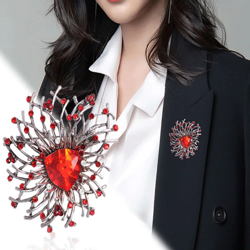 

European and American high-end retro brooches high-end crystal corsage flowers and grass alloy clothing accessories brooches