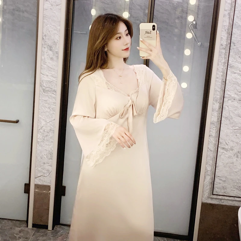 Ночная рубашка женская черная атласная с V-образным вырезом кружевная | Женская