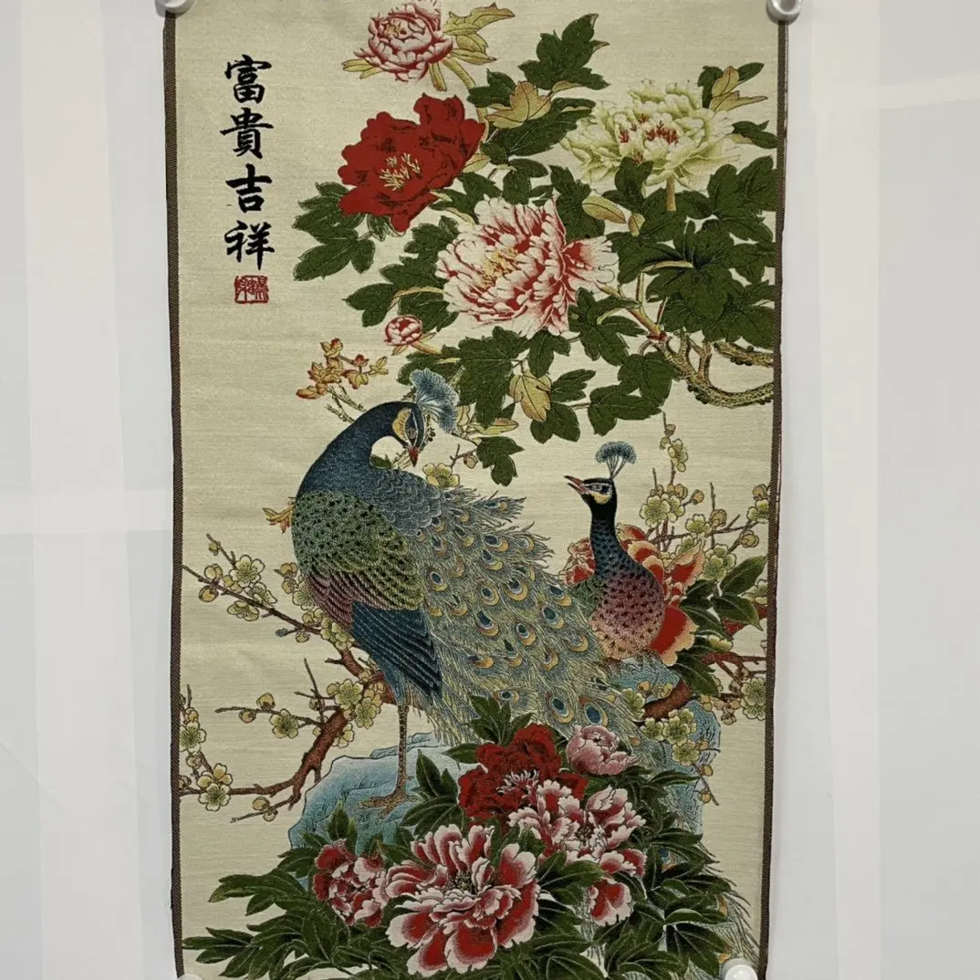 

Декоративная картина вышитая шелком "Павлин, пион, цветы и птицы"