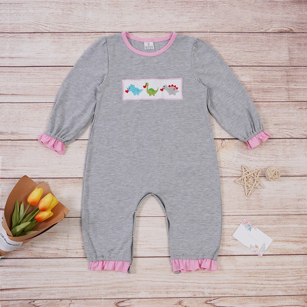 

Комбинезон для новорожденных девочек 0-3 лет, серый, весенний, Осенний комбинезон с мультяшным рисунком сердца, динозавра, вышитый комбинезо...