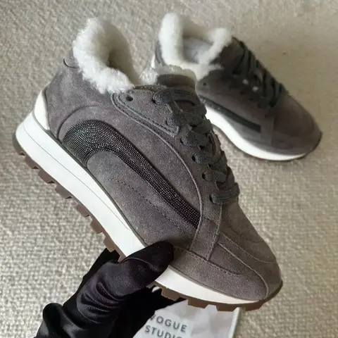 Повседневные зимние кроссовки из натуральной кожи с подкладкой из овечьей овчины.