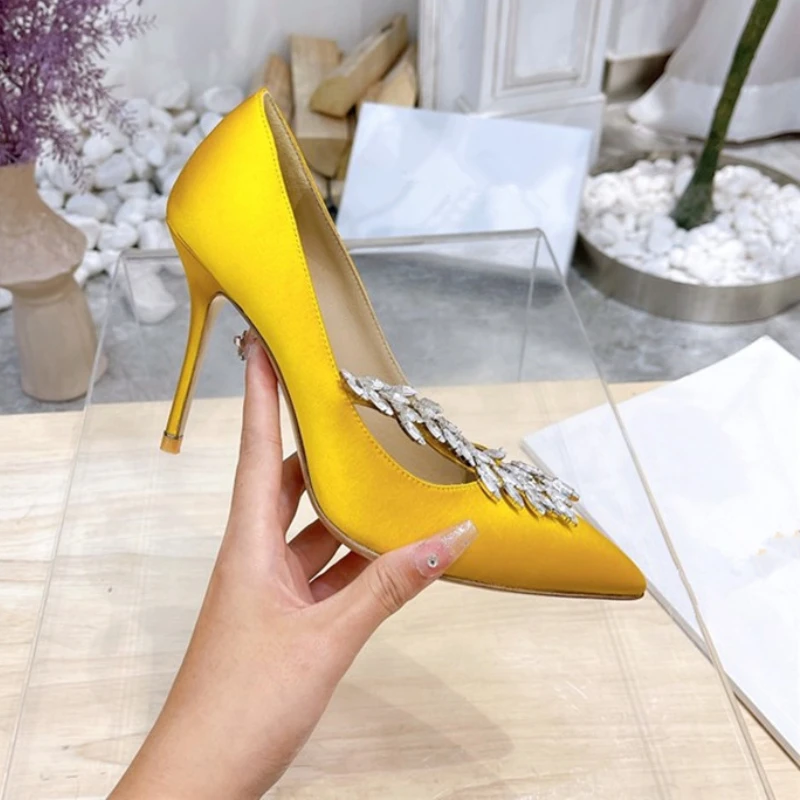 Women's single shoes Spring and Autumn 2023 new crystal rhinestone chain thin heel fashion pointy banquet high heel muller shoes