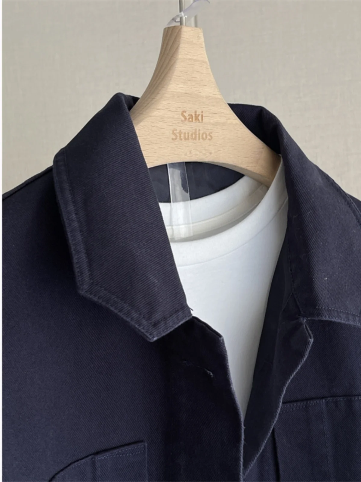 Клиренс у потерях! Классическая мужская куртка темно-синего цвета с лацканами по