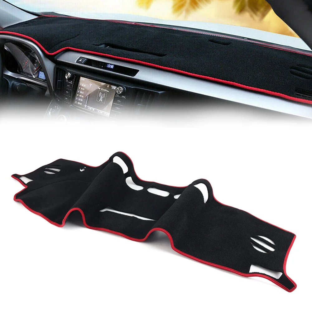 Противоскользящий коврик на приборной панели автомобиля с левым рулем от солнца