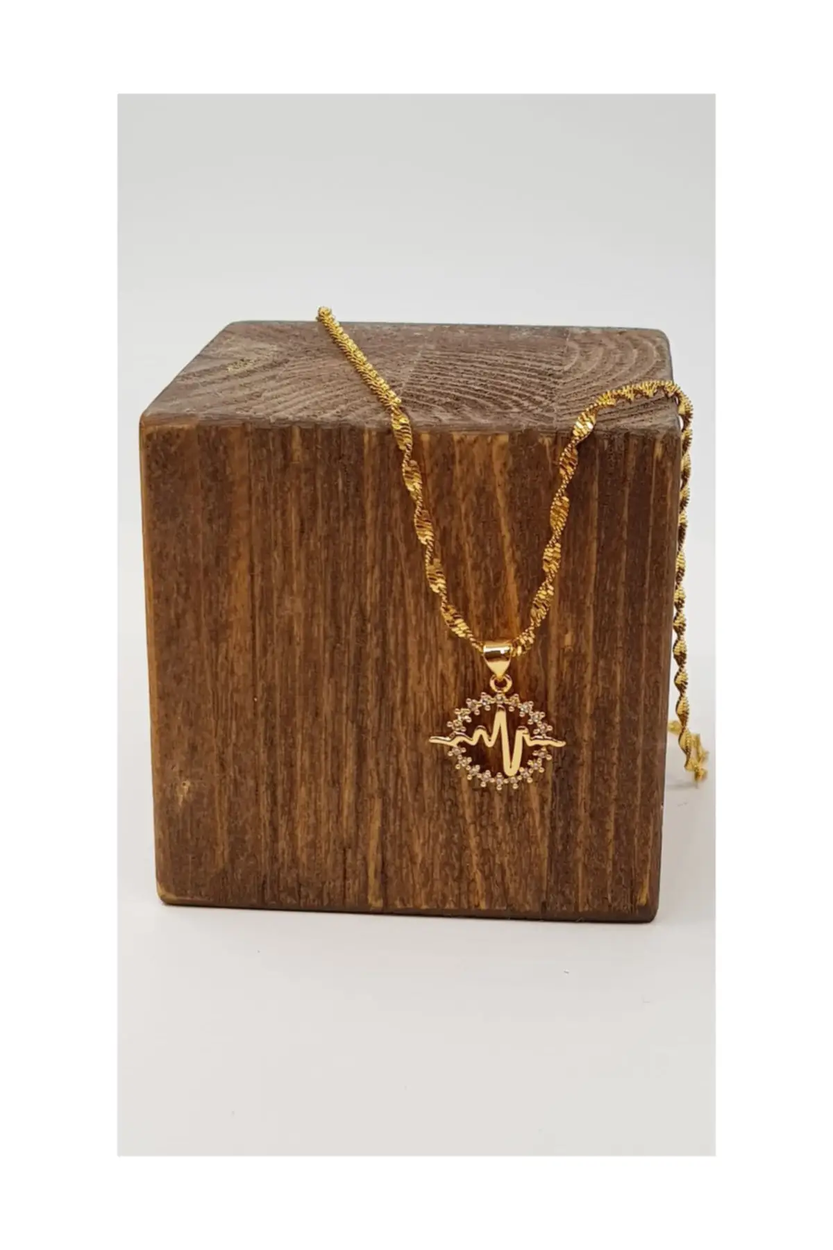 

Women's Fashion Jewelry Necklace Rhythm model necklace.