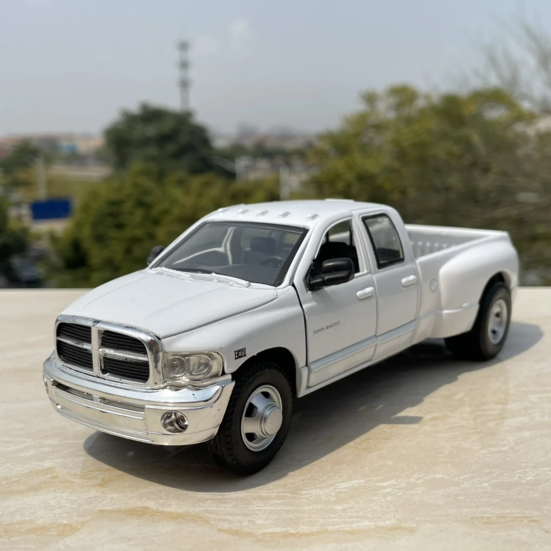 

Newray 1/32 Scale Die-Cast Car Model Toys Dodge RAM 3500 Pick-Up Truck Diecast Metal Vehicle Toy For Boys Kids Collection Gift