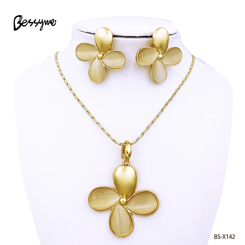 

Elegant Necklace Earrings Set Jewelry 18K Gold Plated Vintage Plant Four Petals Flower Pendant For Wedding Party Free Shipping