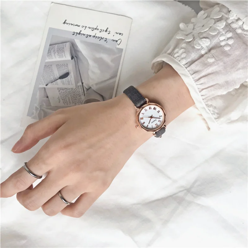 New Women's Spring Fashion Hundred Simple Small Watch Female Students Roman Face Casual Quartz Dial Diamond-shaped College Wind