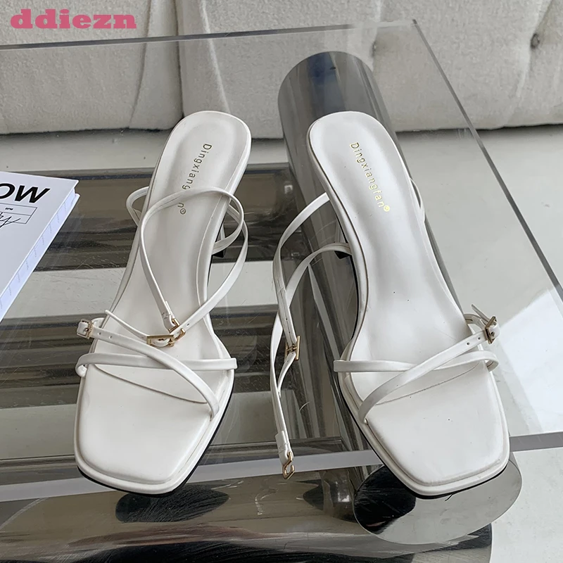 

Сандалии женские летние на квадратном каблуке, с ремешком и пряжкой