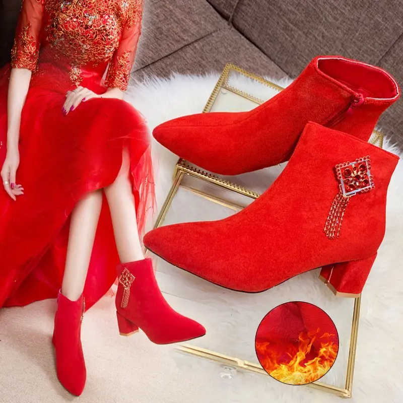 

Женские ботинки-мартинсы на молнии сбоку, на высоком каблуке