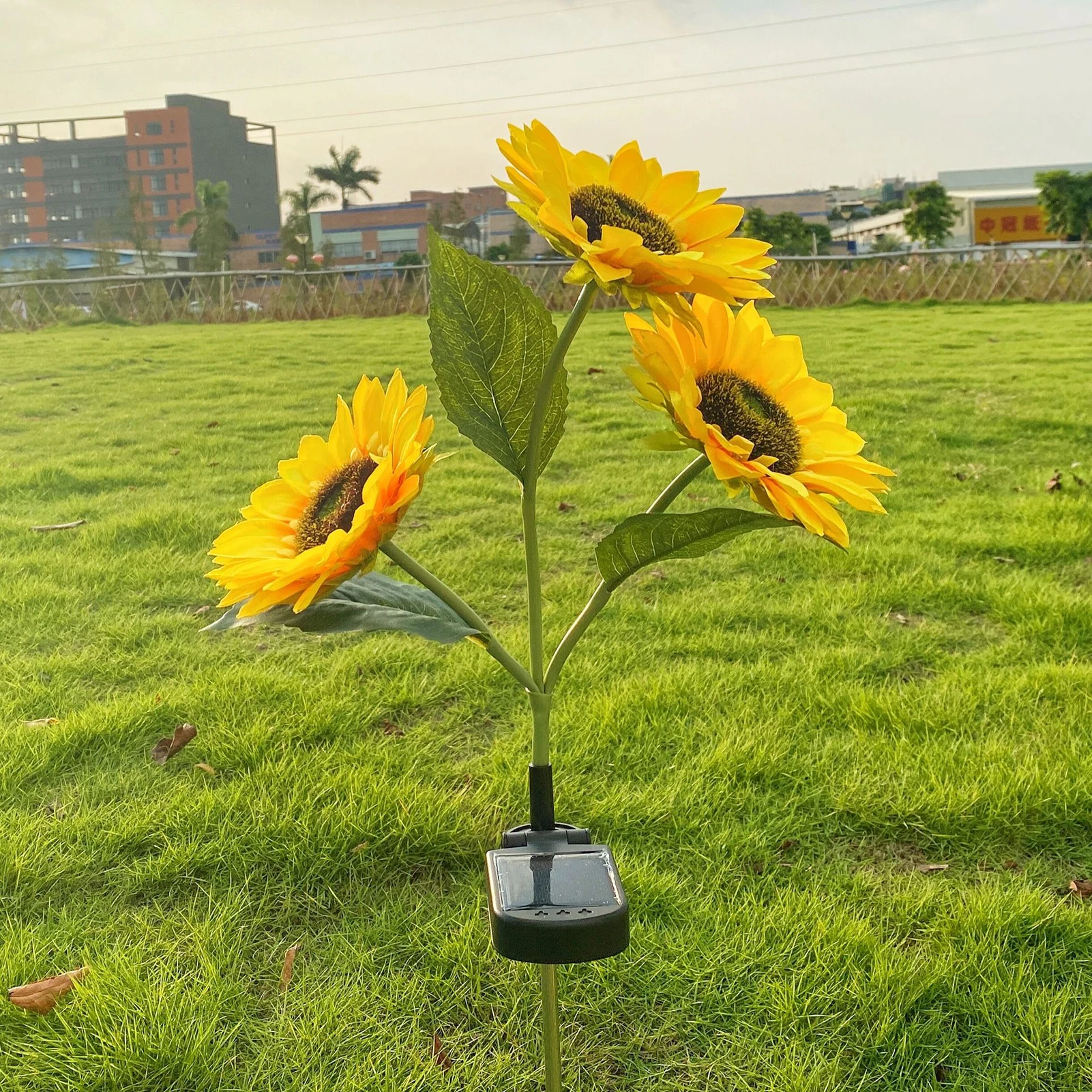

1 Pack 3 Sunflowers Solar Light Intelligent Light Control Outdoor IP65 Waterproof Solar Garden Landscape Stake Light