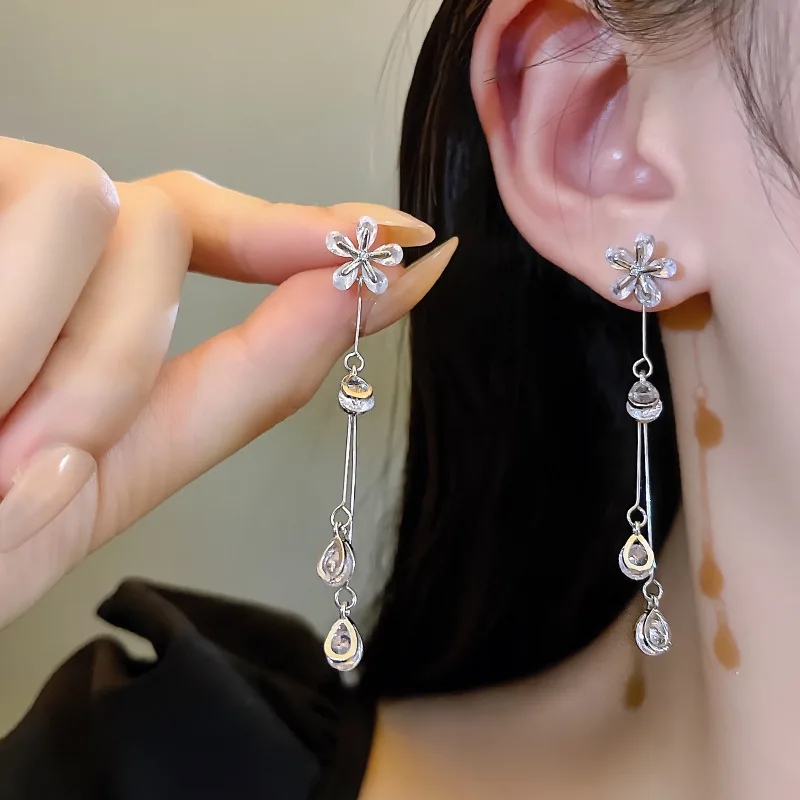 

Gorgeous Rhinestone Tassel Earrings with Flower Charm for Women Korean Unique Design Elegant Delicate Glittering Rhinestones