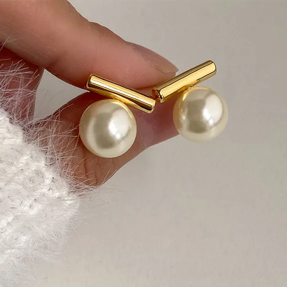 Серьги-гвоздики из серебра 925 пробы с бусинами