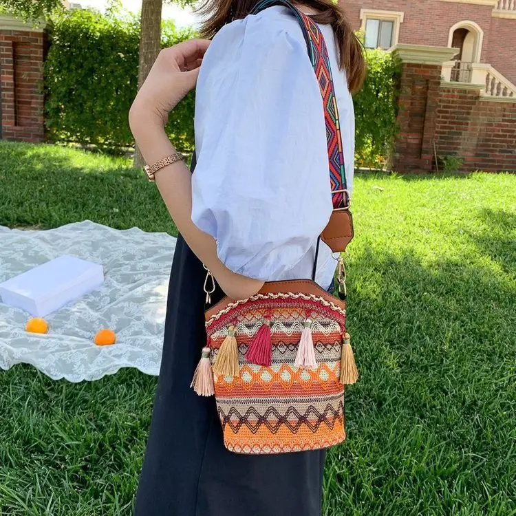 

National Style Tassel Shoulder Bucket Bag Colorful Beach Canvas Street Women's Small Crossbody Handdwoven Texture Zipper Pocket