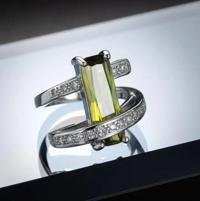 Фото Серебряные кольца Luckyshine с квадратными камнями: перидот, гранат, аметист, зеленый кварц – идеальный подарок на праздник №2