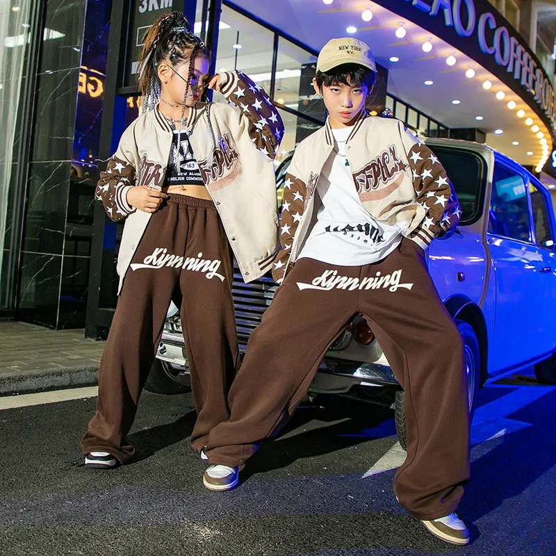 

Модная уличная одежда в стиле хип-хоп, спортивные комплекты для мальчиков и девочек, бейсбольная куртка и штаны, Детское пальто, спортивные штаны, костюм для танцев, детские спортивные костюмы