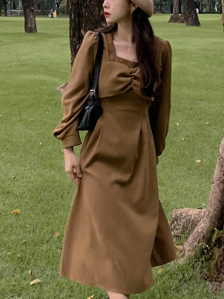 

Платье во французском стиле с длинным рукавом