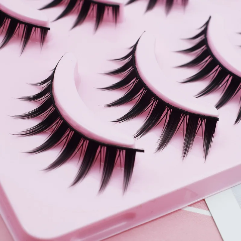 

The false eyelashes are curled naturally, and the hard hair can support the double eyelids, and the black stem is thick and long