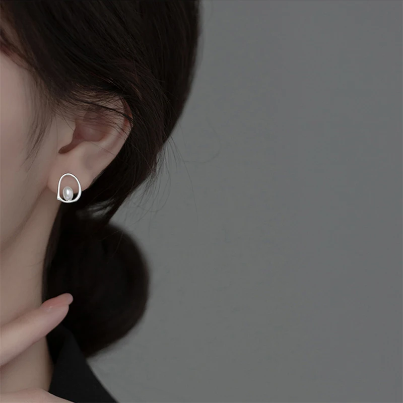 New Fashion Geometric Hollow Stud Earrings For Women Tiny Pearls Golden/White Mini Ear Nail Female Charming Earring Accessories
