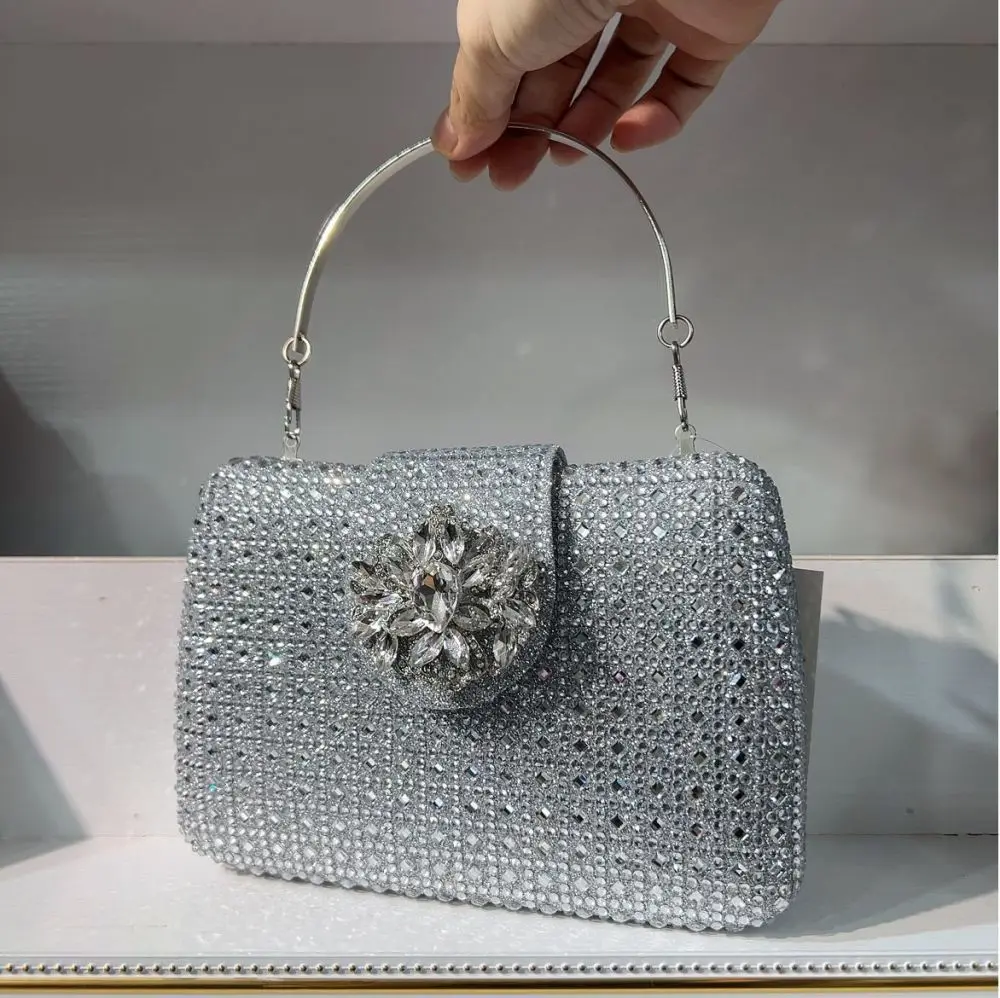 Роскошная женская сумочка с кристаллами и ремешком металлические женские