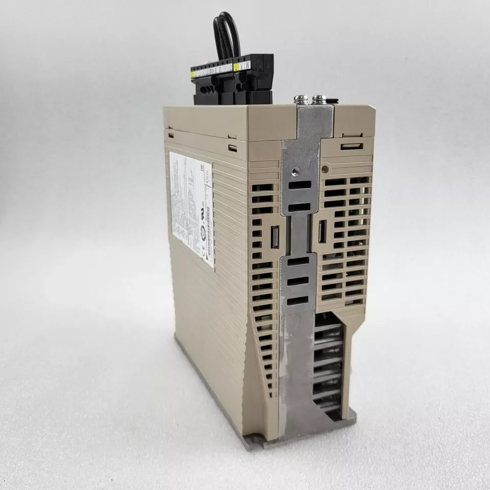 Новый телефон с серводвигателем SGDV7R6A01A